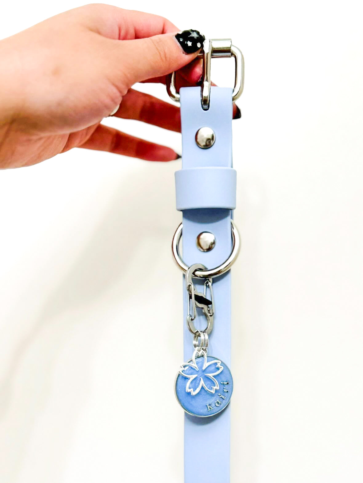 solid coloured tag